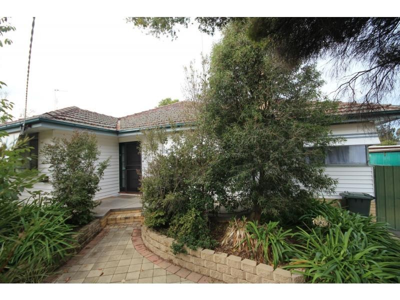 20 Clarence Avenue, Kennington VIC 3550