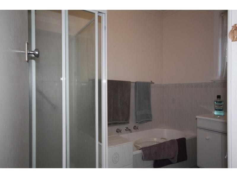 20 Clarence Avenue, Kennington VIC 3550