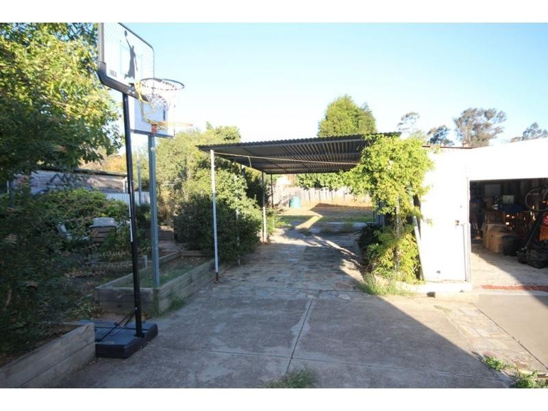 20 Clarence Avenue, Kennington VIC 3550