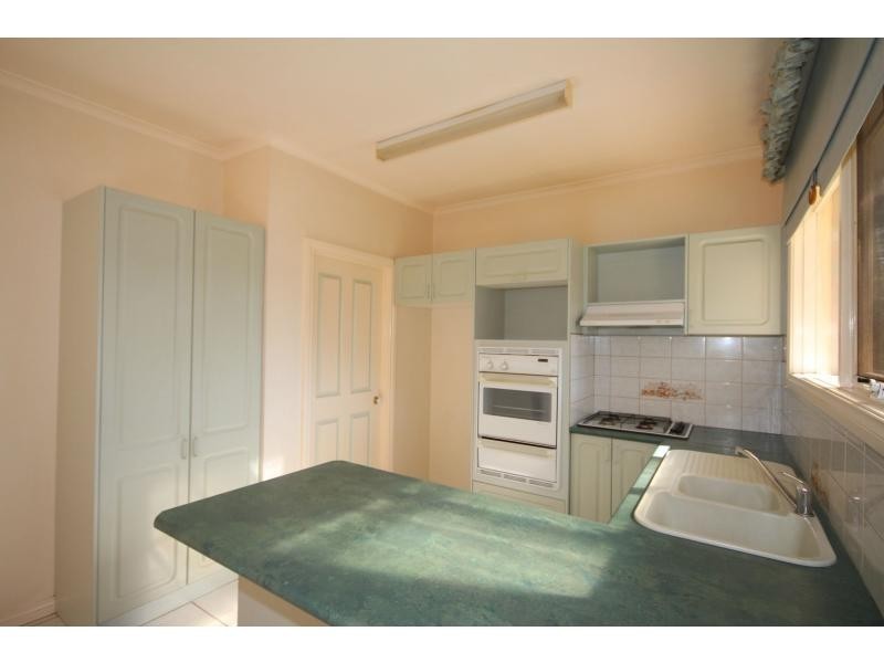 3/.3 McKay Crescent, Kennington VIC 3550