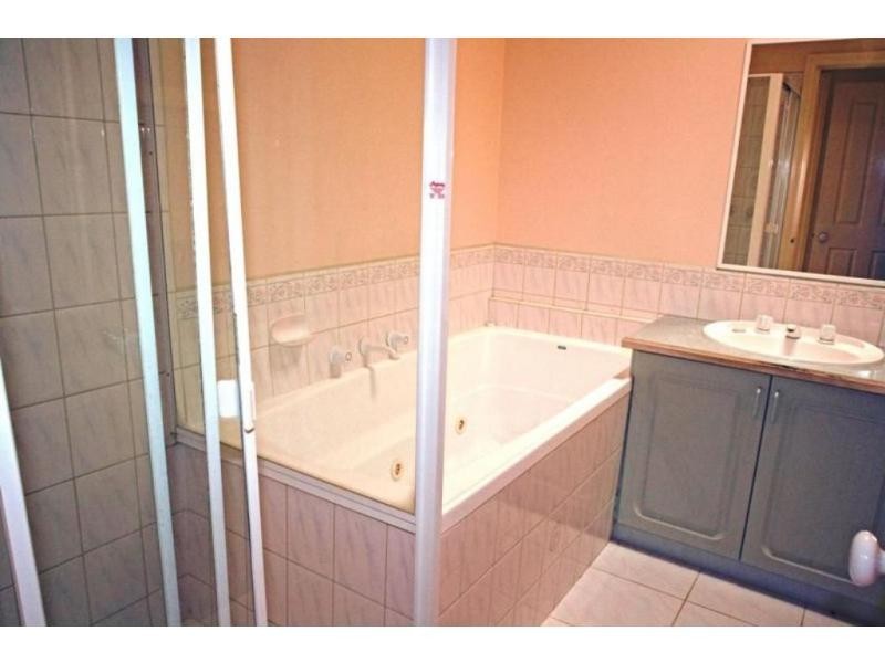 3/.3 McKay Crescent, Kennington VIC 3550