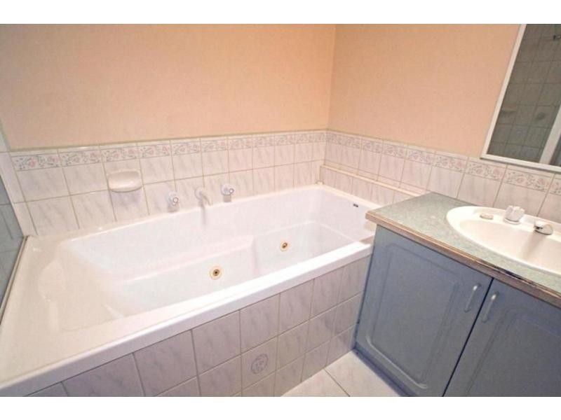 3/.3 McKay Crescent, Kennington VIC 3550