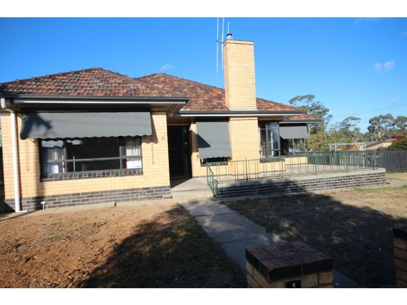 17 Alexander Street, Kangaroo Flat VIC 3555