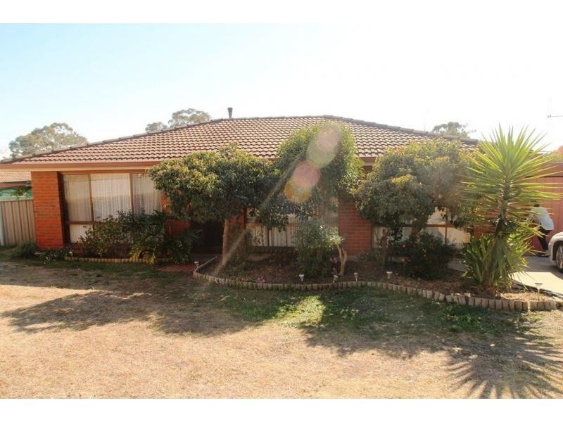 Unit 1/9 Cairnini Court, Strathdale VIC 3550