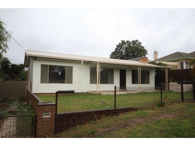 7 Lester Street, Sailors Gully VIC 3556