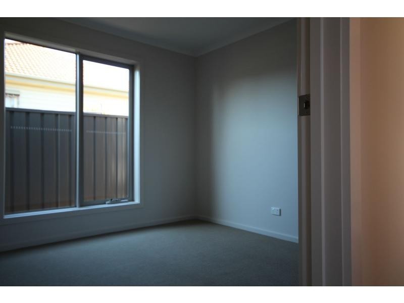 7a Ewing Avenue, Flora Hill VIC 3550