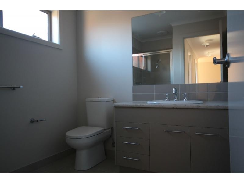 7a Ewing Avenue, Flora Hill VIC 3550