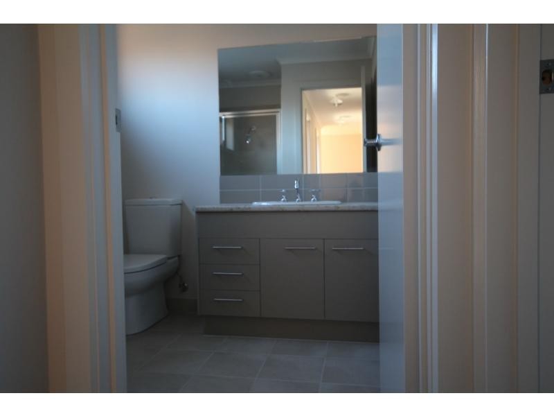 7a Ewing Avenue, Flora Hill VIC 3550