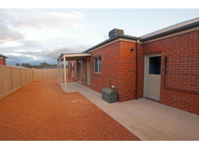 18 Victoria Street, Kangaroo Flat VIC 3555