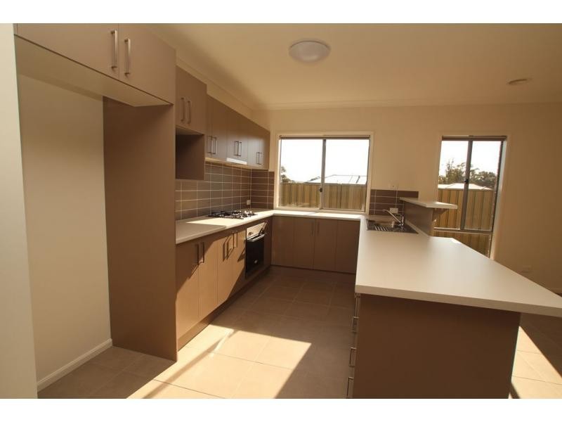 14 Triplett Avenue, Ascot VIC 3551