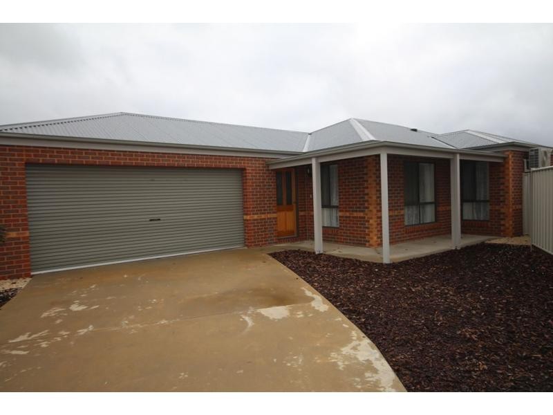 19 Elizabeth Street, Kangaroo Flat VIC 3555