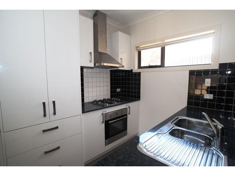 1/4 Delbridge Street, Golden Square VIC 3555