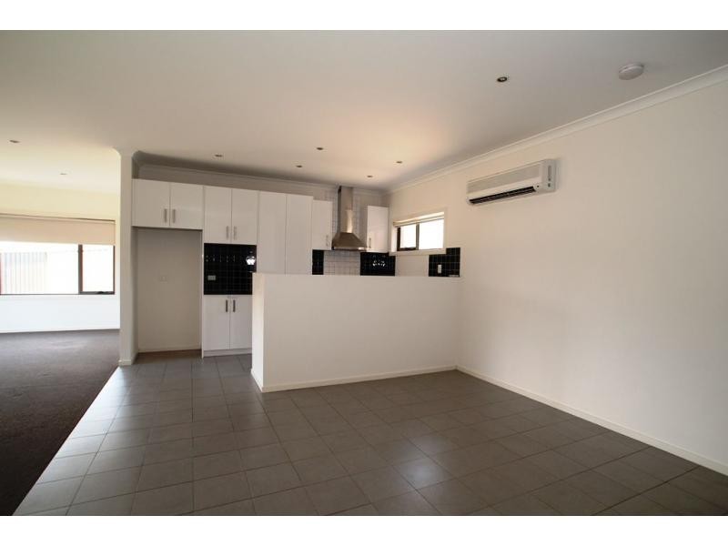 1/4 Delbridge Street, Golden Square VIC 3555