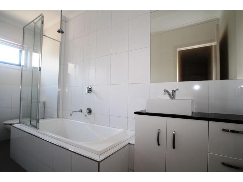 1/4 Delbridge Street, Golden Square VIC 3555