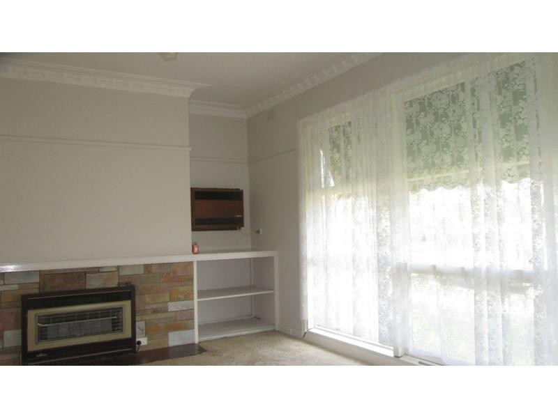 7 Ewing Avenue, Flora Hill VIC 3550