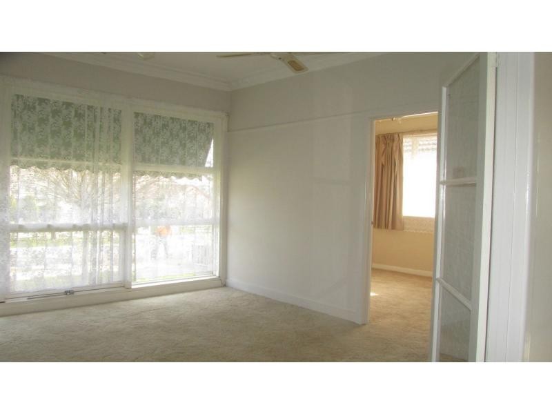 7 Ewing Avenue, Flora Hill VIC 3550