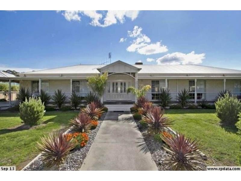 17 Elvey Drive, Kangaroo Flat VIC 3555