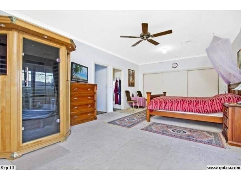17 Elvey Drive, Kangaroo Flat VIC 3555