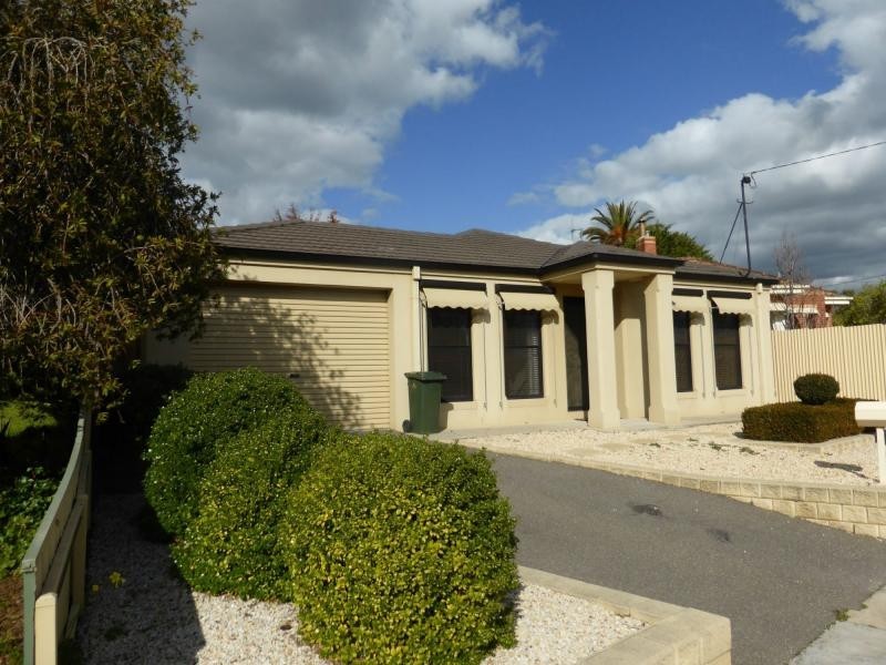 15 Clarke Street, Kennington VIC 3550