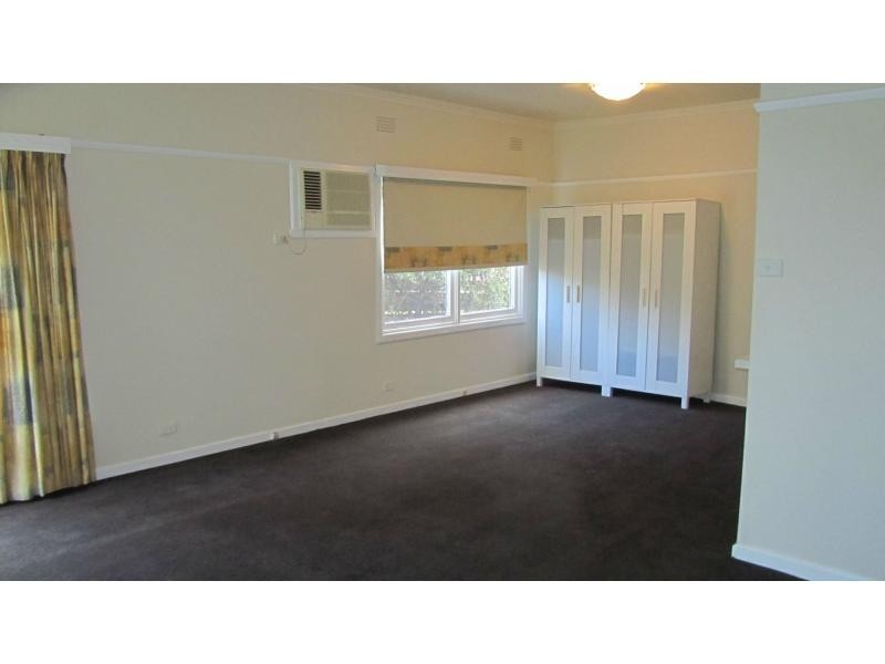 11 Steane Street, Kennington VIC 3550