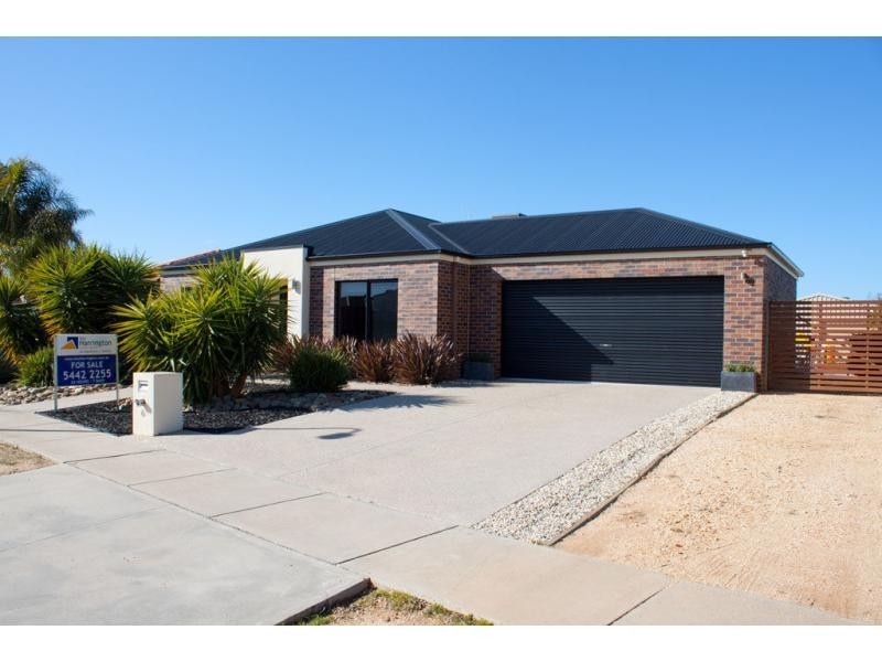 6 Greenfield Drive, Epsom VIC 3551