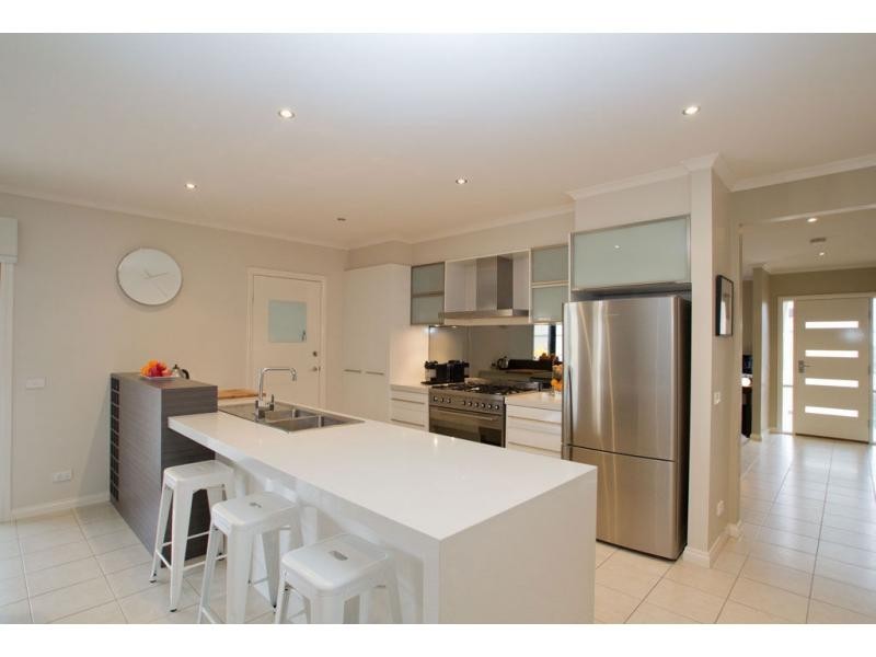 6 Greenfield Drive, Epsom VIC 3551