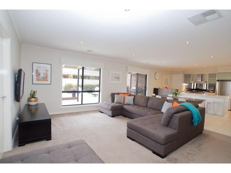 6 Greenfield Drive, Epsom VIC 3551