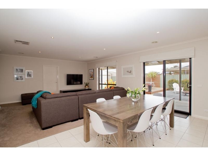 6 Greenfield Drive, Epsom VIC 3551