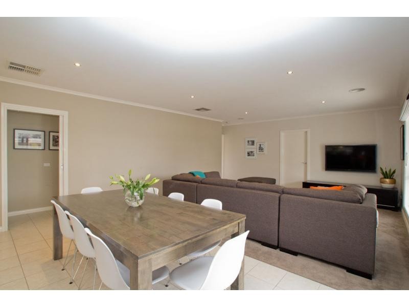 6 Greenfield Drive, Epsom VIC 3551