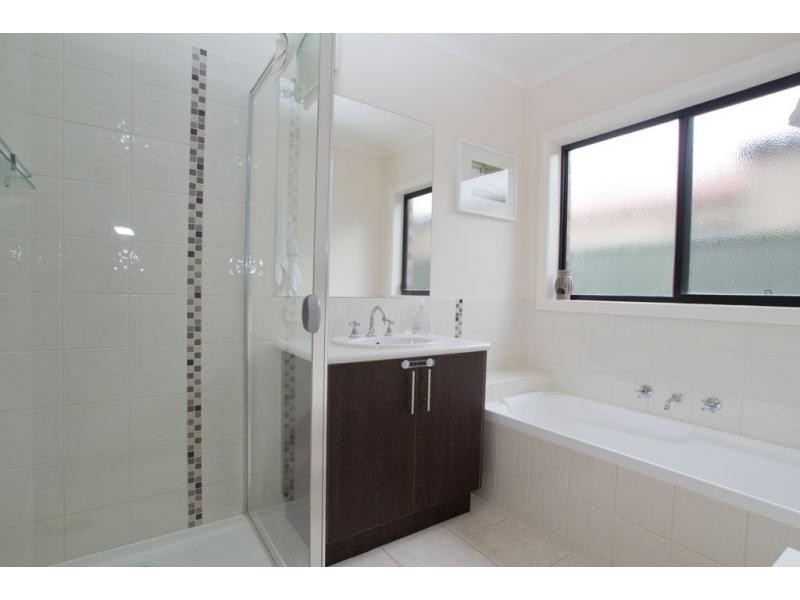 6 Greenfield Drive, Epsom VIC 3551