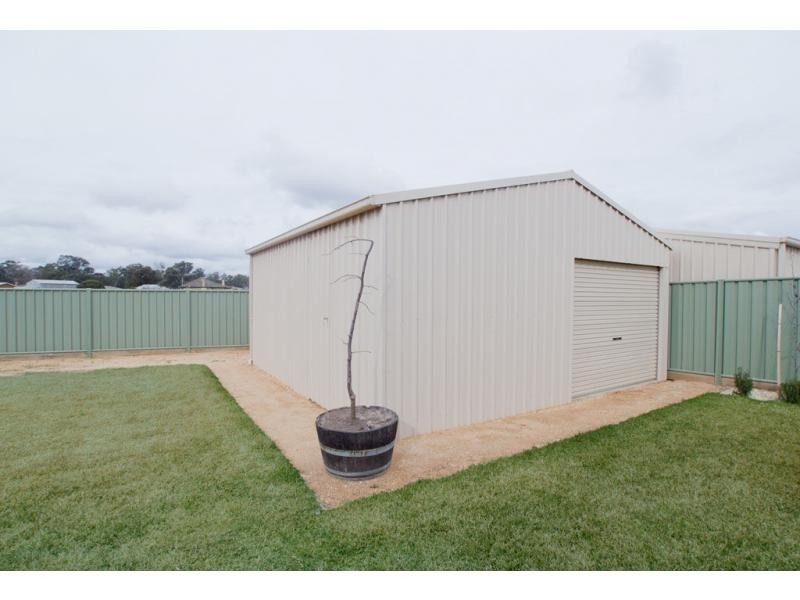 6 Greenfield Drive, Epsom VIC 3551