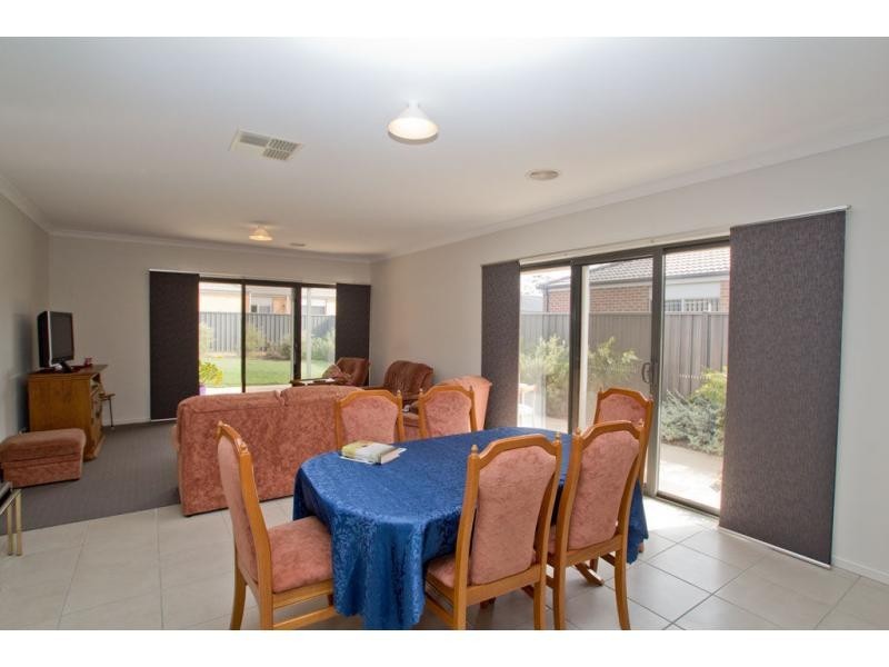 2 Peninsula Drive, Eaglehawk VIC 3556