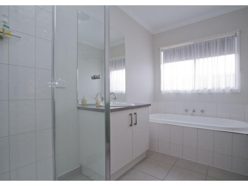 2 Peninsula Drive, Eaglehawk VIC 3556