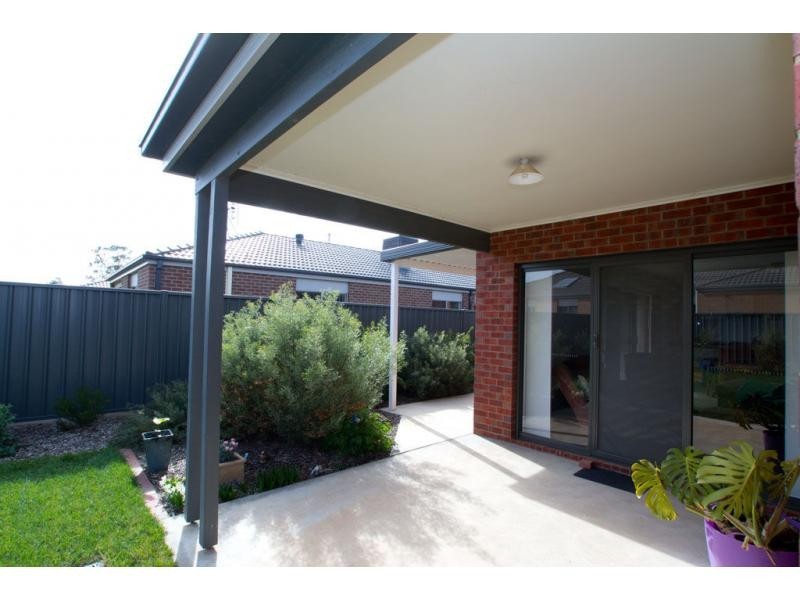 2 Peninsula Drive, Eaglehawk VIC 3556