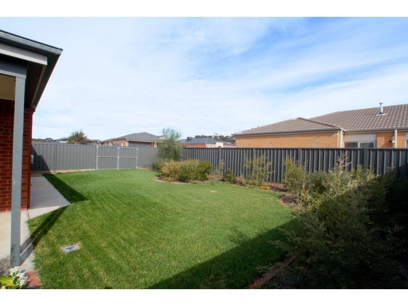 2 Peninsula Drive, Eaglehawk VIC 3556