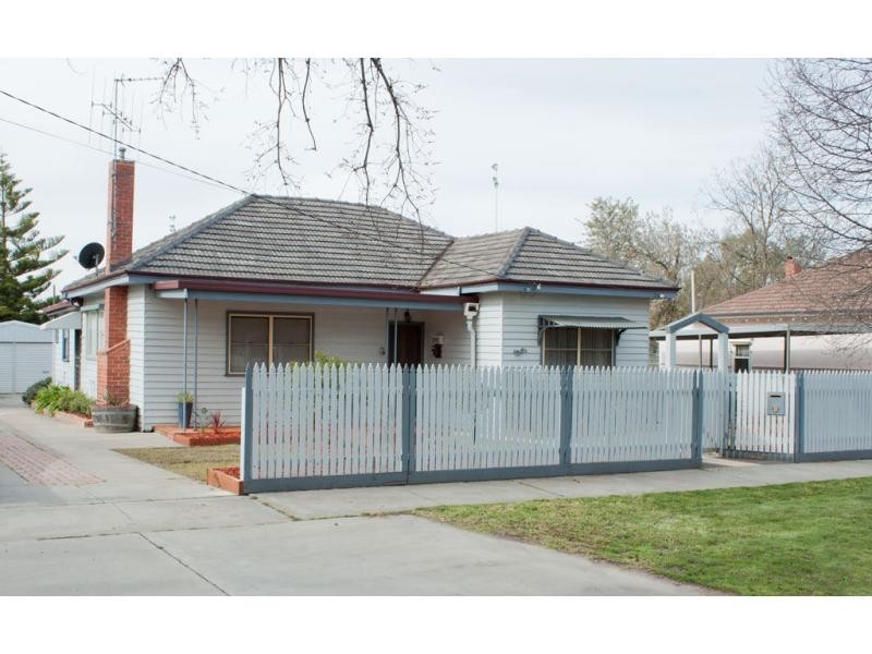 26 Maple Street, Golden Square VIC 3555