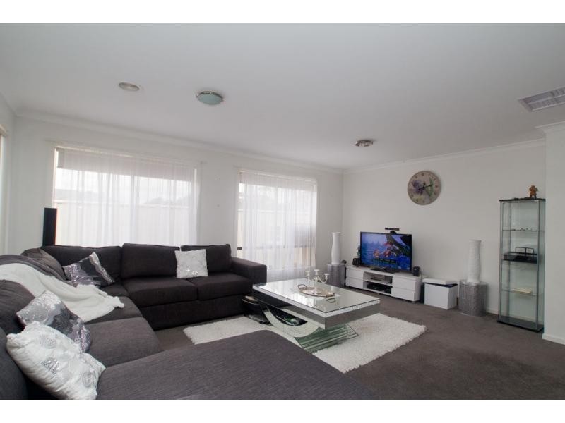 18 Crossley Avenue, Epsom VIC 3551