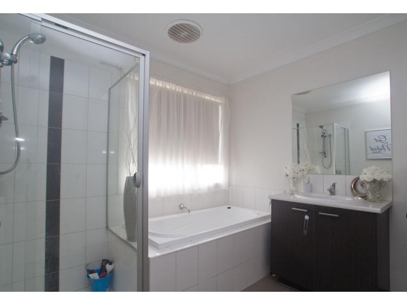 18 Crossley Avenue, Epsom VIC 3551