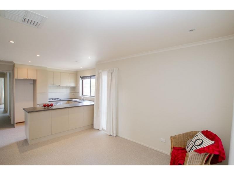 25 Robertson Street, Epsom VIC 3551