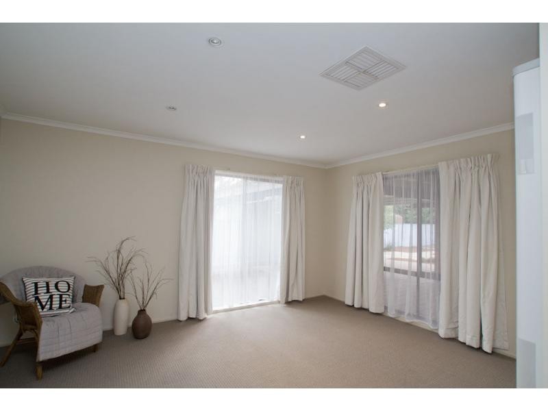 25 Robertson Street, Epsom VIC 3551