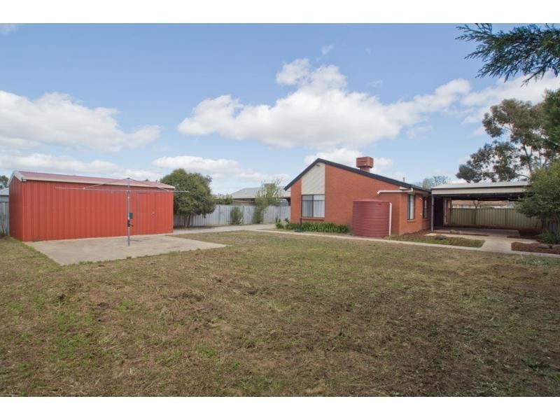 25 Robertson Street, Epsom VIC 3551