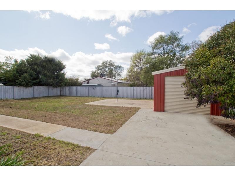 25 Robertson Street, Epsom VIC 3551