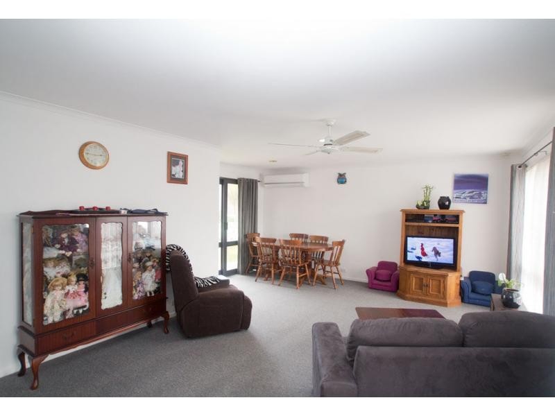 22 Arblaster Street, California Gully VIC 3556