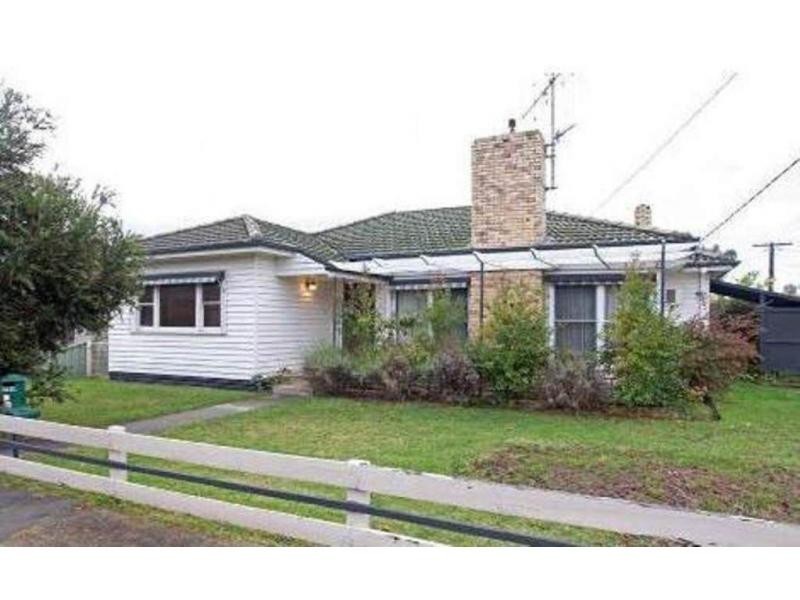 8 Derna Court, Golden Square VIC 3555