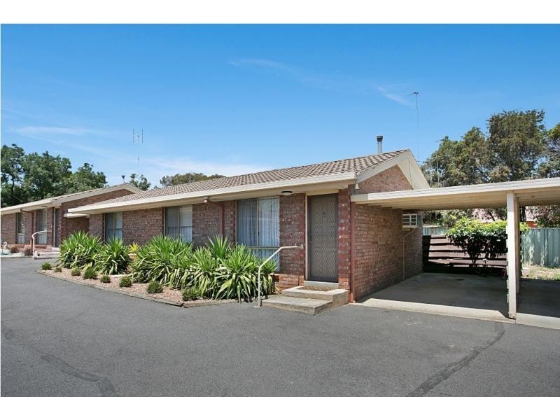 2/8 Clarke Street, Kennington VIC 3550