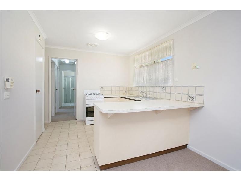 2/8 Clarke Street, Kennington VIC 3550