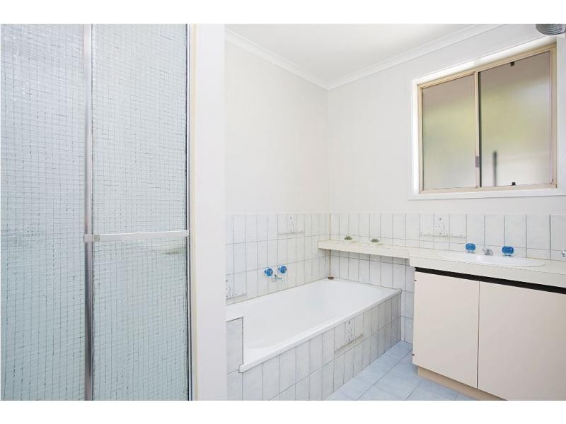 2/8 Clarke Street, Kennington VIC 3550