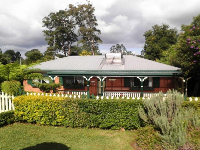 18 Azalea Street, Mapleton QLD 4560