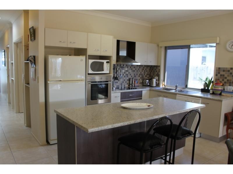 Villa 99/239 Kawana Way, Parrearra QLD 4575