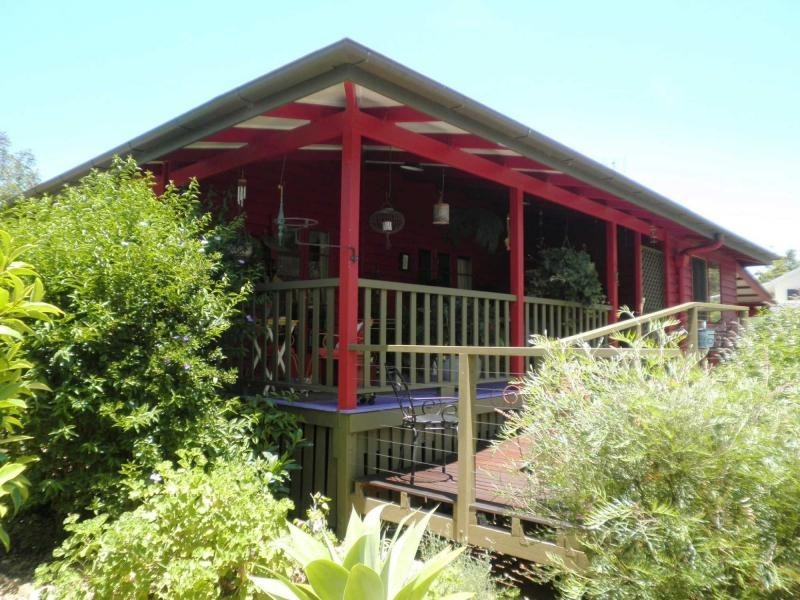 8 Tamarin Drive, Mapleton QLD 4560